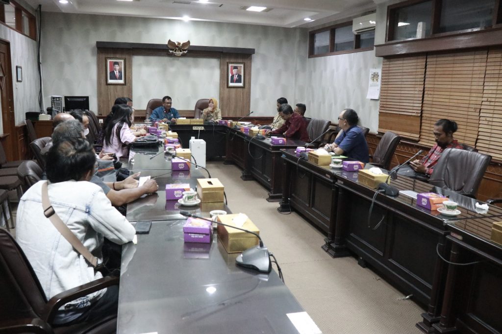 Setwan Bangli Ajak Wartawan Kunjungi DPRD Surakarta