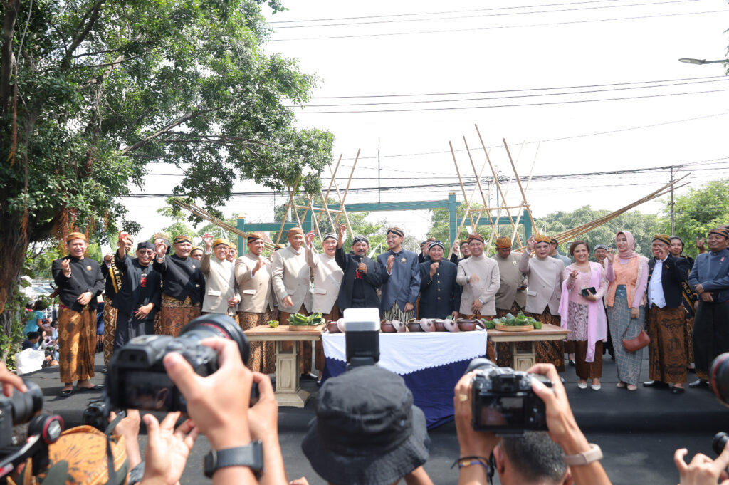Setwan Kota Surakarta Menggoda Selera dengan Jenang Sambel Goreng dalam Festival Jenang 2024