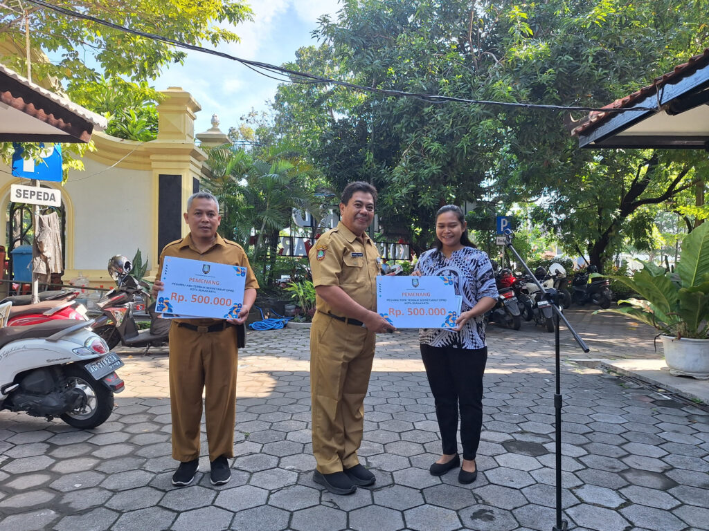 Setwan Kota Surakarta Umumkan Pegawai Berprestasi dan Purna Tugas Rushudi Wibowo dalam Apel Pagi