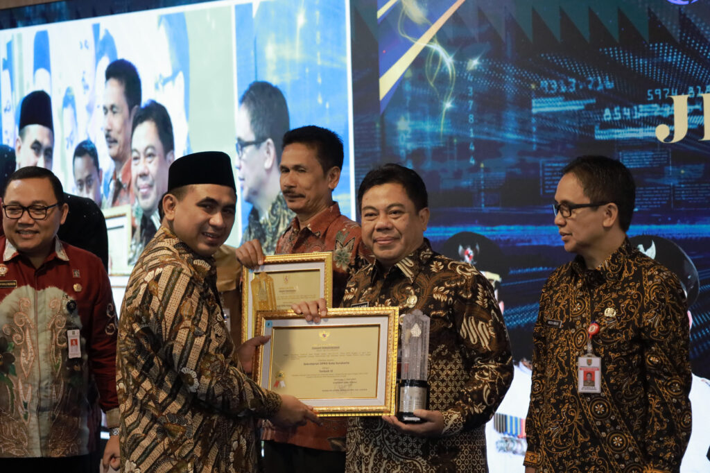 Melesat! Sekretariat DPRD Kota Surakarta Raih Terbaik II JDIH Jateng Award 2025