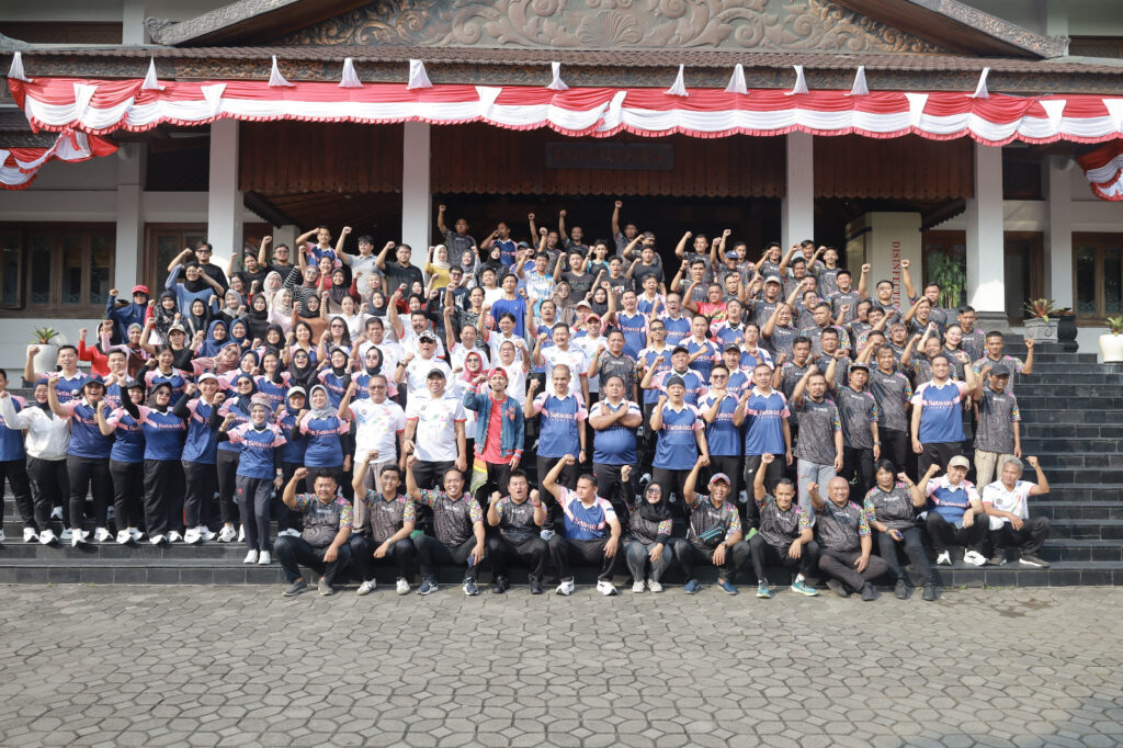 Semangat Kemerdekaan Bergema di DPRD Kota Surakarta Lewat Rangkaian Lomba dan Jalan Sehat