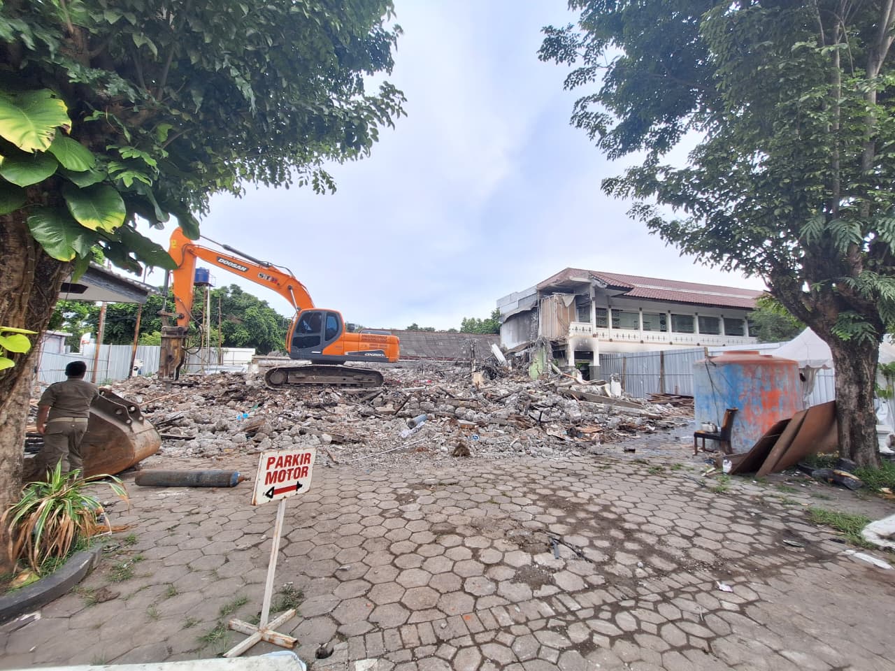 Progres Rehabilitasi Gedung Sekretariat DPRD Surakarta Mulai Tampak, Pembangunan Fisik Dimulai Awal Desember