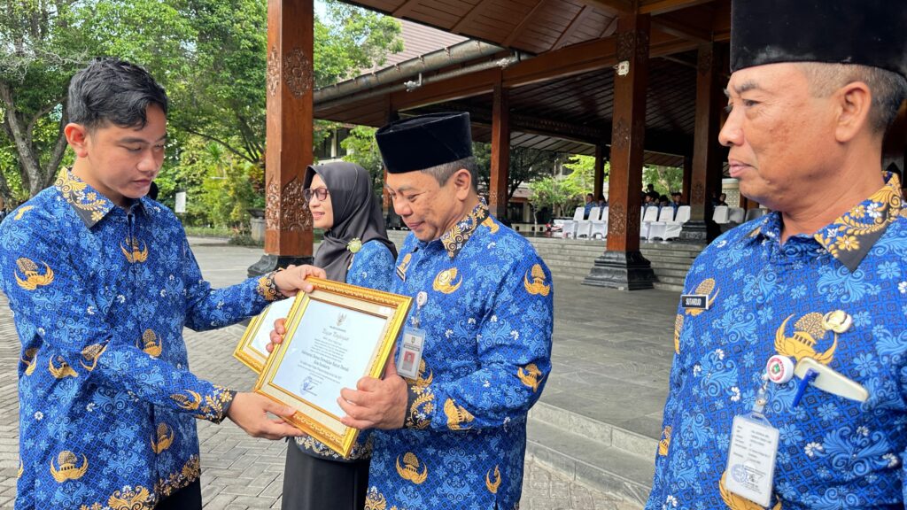 Lagi, Setwan Surakarta Raih Penghargaan Pengelolaan Arsip Terbaik dari Wali Kota