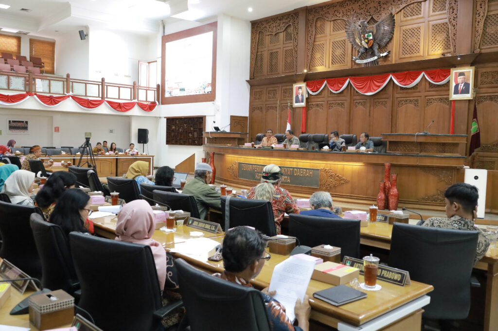 Pansus RPPLH Tangkap Masukan Guna Penyempurnaan Raperda dalam Public Hearing