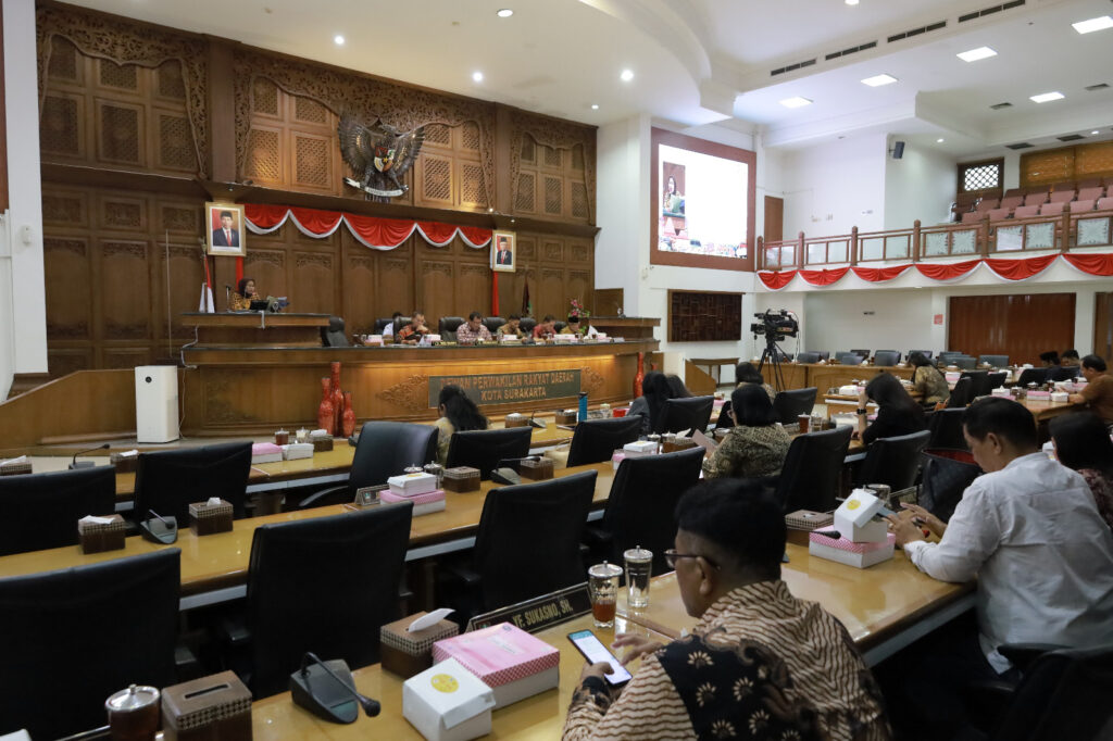 Paripurna DPRD Kota Surakarta Bahas Raperda Inovasi Daerah dengan Agenda Nota Penjelasan dan Pendapat Wali Kota