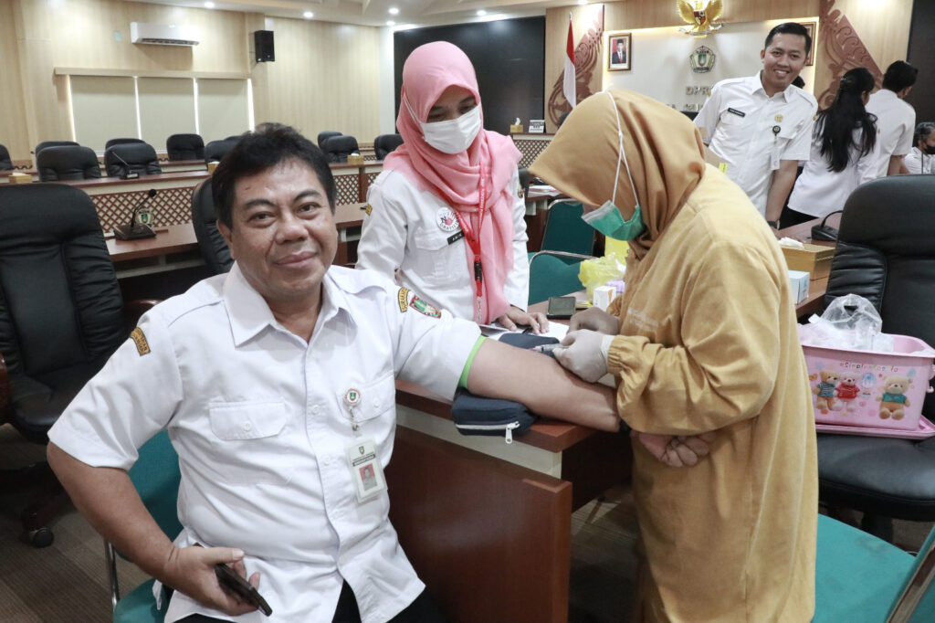 Puskesmas Purwosari Lakukan Screening Posbindu Penyakit Tidak Menular di Setwan Kota Surakarta