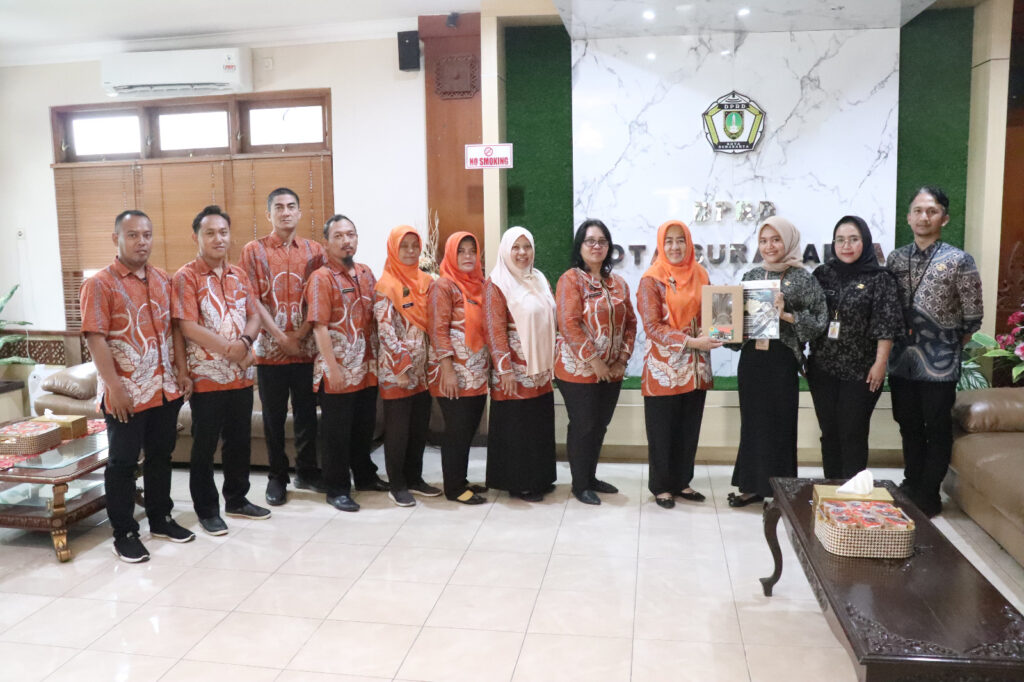 Setwan Kota Surakarta Sambut Hangat Kunjungan Dinas Perpustakaan dan Kearsipan Kabupaten Tegal