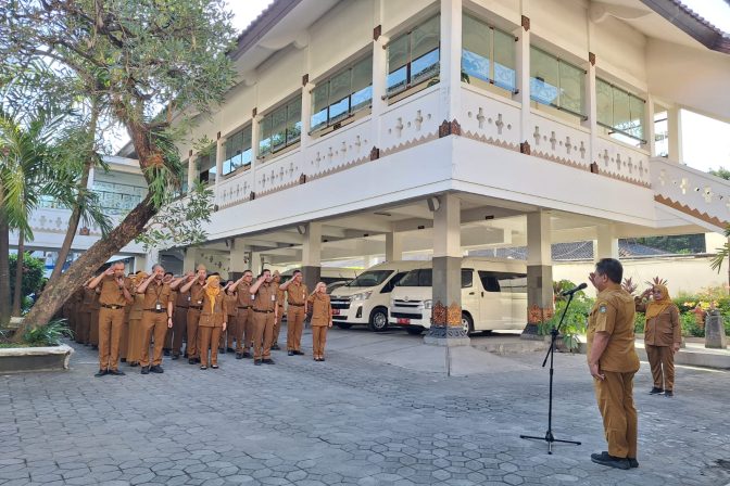 Sekwan Ajak ASN Perkuat Mental Hadapi Tantangan Efisiensi Anggaran dalam Apel Pagi