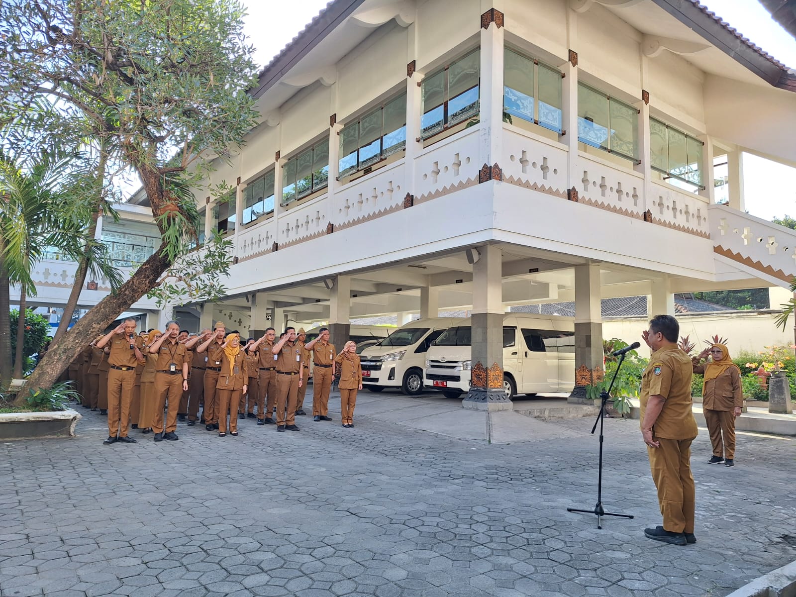 Sekwan Ajak ASN Perkuat Mental Hadapi Tantangan Efisiensi Anggaran dalam Apel Pagi